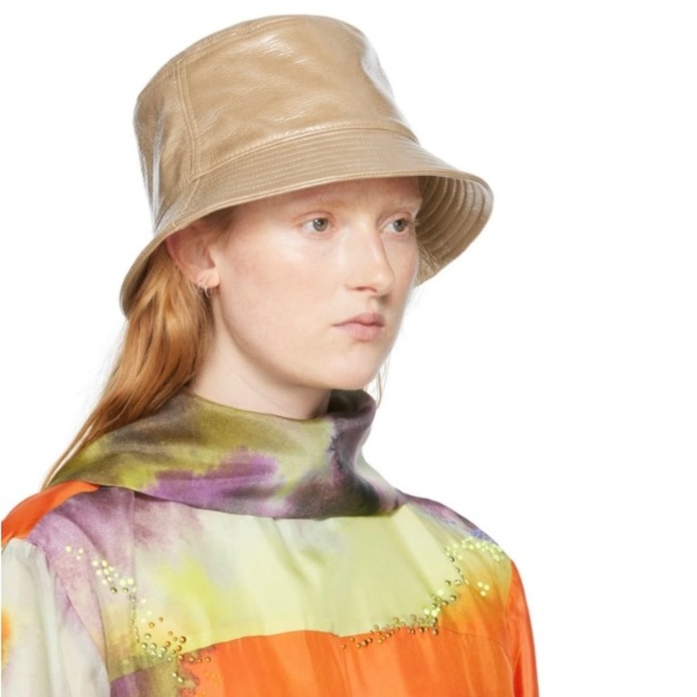 STAND STUDIO
Tan Vida Bucket Hat